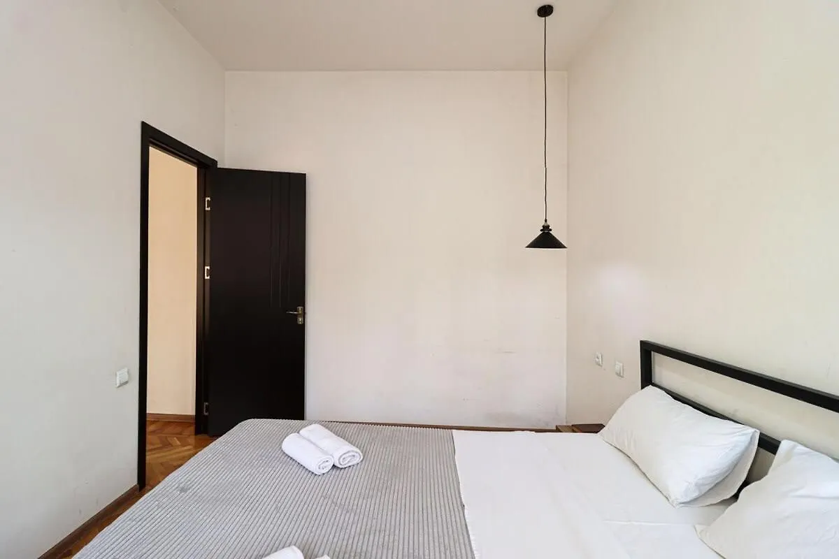 2Br Apartment Behind The Opera House- By Wehost Tbilisi