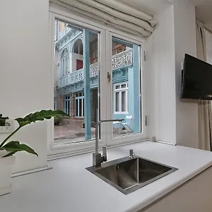 Eva's Pavaroti Apartment